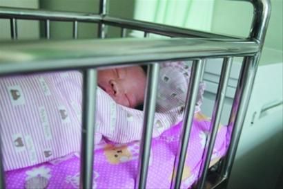 <em>大连女子医院</em>生下8斤重男婴后失踪(图)_辽宁频
