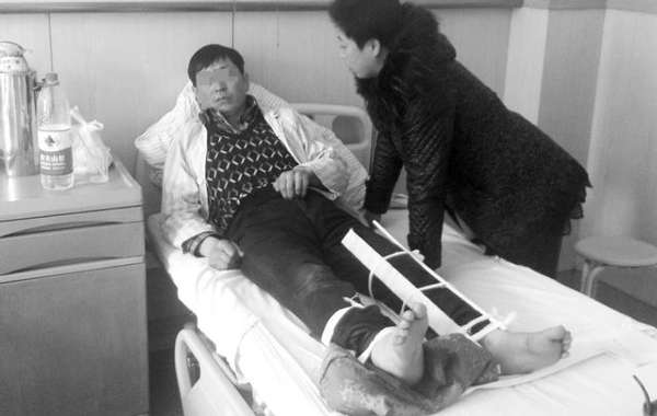 男子跳下4米高立交桥摔断腿 挣扎爬上天桥接着跳