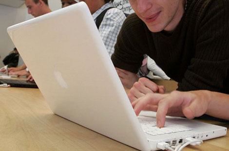 苹果通知其经销商停产白色款macbook笔记本