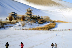 敦煌迎2015年首场降雪