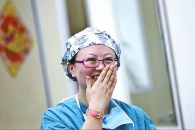 安阳籍女医生深圳地铁救晕倒乘客 称是医生的