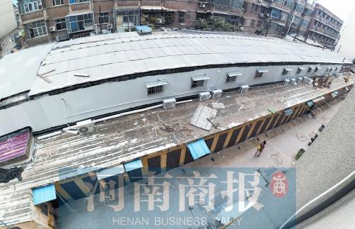 鄭州違規板房被舉報兩月照樣蓋起幾十個單間