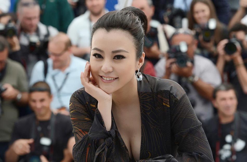 “一种关注”单元红毯 郝蕾长裙亮相大气性感[高清大图]_娱乐频道_凤凰网