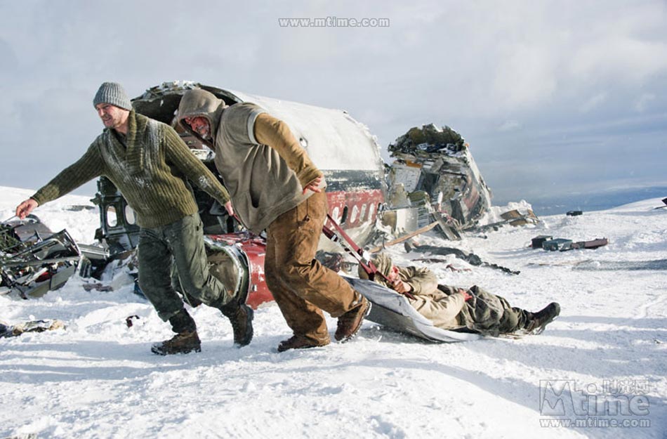 《人狼大战》热映+连姆-尼森上演男人与狼残酷肉搏[]