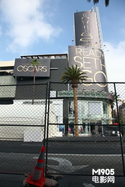 洛杉矶进入奥斯卡时间好莱坞大道封路搭建看台