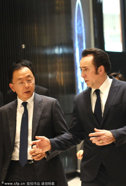 尼古拉斯-凯奇现身上海 获保安开道[高清大图]