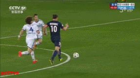 伊布受伤提前退场 欧冠2天损2神锋c罗金靴稳了?