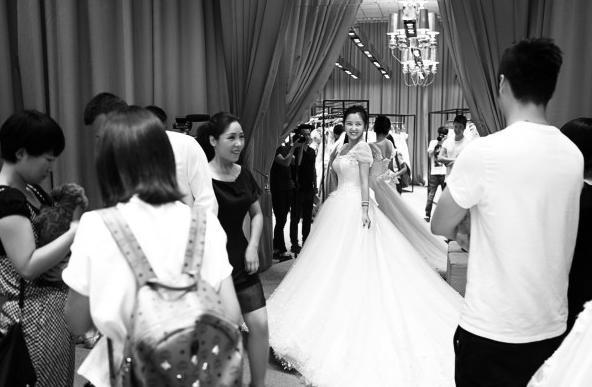 何洁今日结婚 爱的告白:我俩就像齿轮般契合