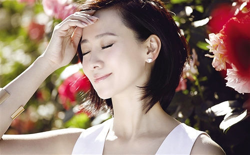 翁虹全新写真曝光 置身花丛清新优雅(图)_娱乐频道_凤凰网