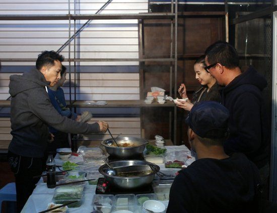 黄圣依聚众吃火锅破厌食症传闻(图)