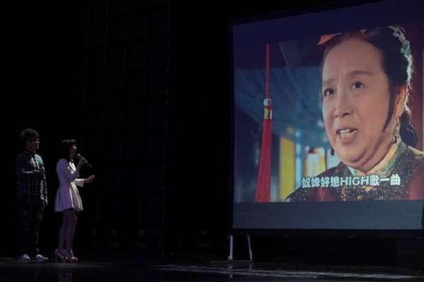 《达人秀》20强悬而未决:苏有朋吸奶嘴 容嬷嬷唱嗨歌