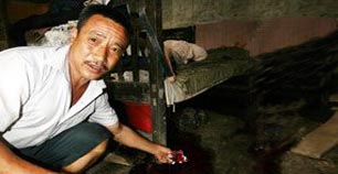 恐怖的血泉：坚硬地板突然喷血10分钟