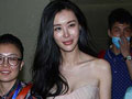 王石女友田朴珺性感复出 身价暴涨变制片人 