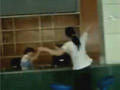 实拍深圳15岁少女摔东西打砸城管办公室