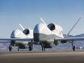 美国海军最新高空无人侦察机完成首飞