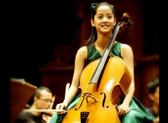 台湾大提琴美女欧阳娜娜走红 姐妹青春靓丽|欧阳娜娜 天天向上 台湾演员 大提琴 美少女_凤凰娱乐