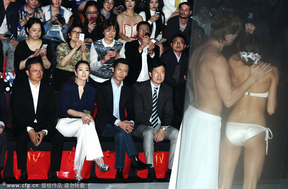 巩俐现身大尺度秀场[高清大图]