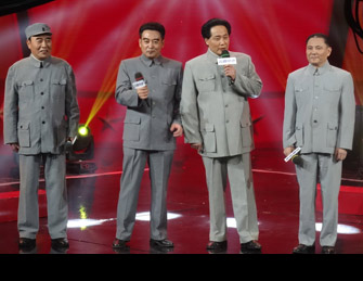 四大伟人特型演员录节目唱国歌
