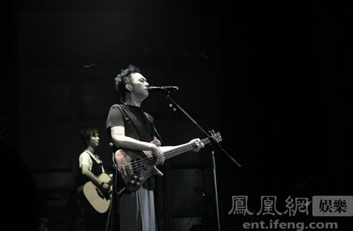 黄家强“时代序曲演唱会2014” 海报曝光_凤凰娱乐