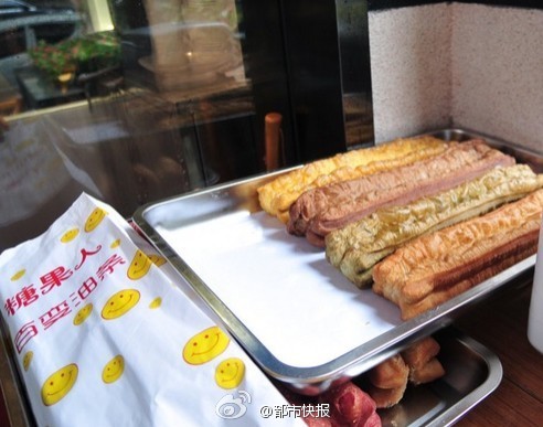 杭州一早餐店推出彩色油条 有水果味,海苔芹菜味