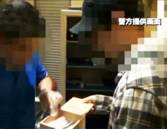 房祖名被捕现场：亲自上交毒品