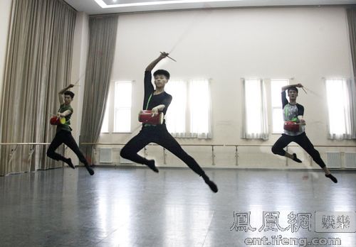 中国东方演艺集团精品舞蹈《中国的脚步》6号