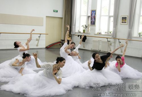 中国东方演艺集团精品舞蹈《中国的脚步》6号