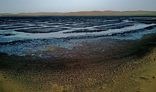 腾格里沙漠：污染引发的荣耀与耻辱