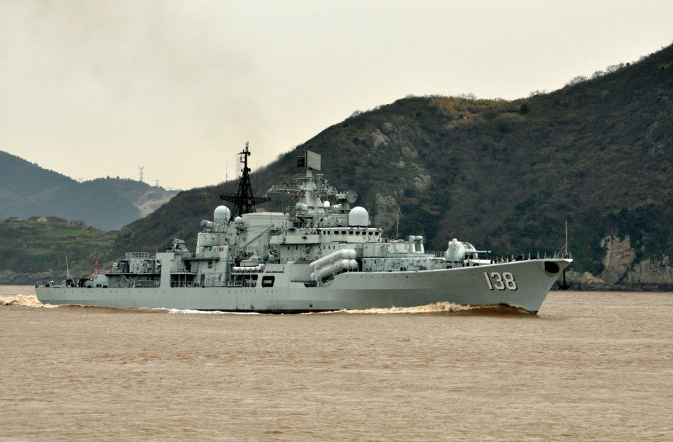 俄军一现代级驱逐舰闲泡14年终挪窝 峥嵘依旧 - 人在上海 - 中国新闻