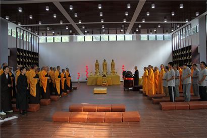 僧俗两众有序排班