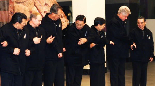 2023 apec峰会合影 0db7a6b8043ea29.jpg