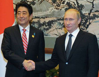 实拍安倍会晤普京面露笑容 双方谋签和平条约