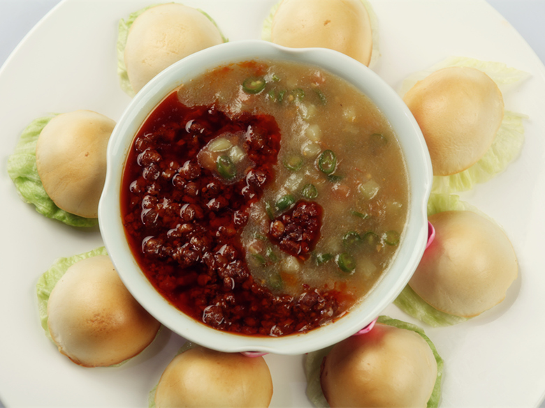 菜品突出了陕西饮食的粗犷，代表陕西的饮食特点、民风民俗。