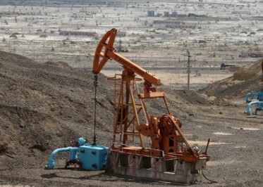 关于新疆克拉玛依油田发现始末的专科毕业论文范文