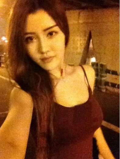 by2妹妹恋赌王之子 性感私照遭曝光(图)
