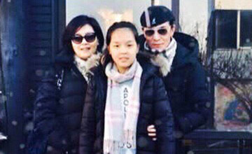 “春晚过后 哈文李咏一家日本过年
