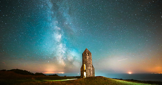 怀特岛熠熠星空 绝美银河璀璨绚丽