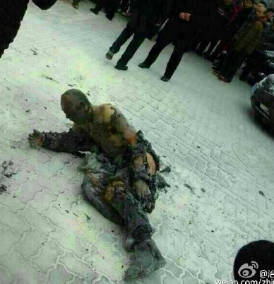 安徽阜阳市政府外发生一起自焚事件