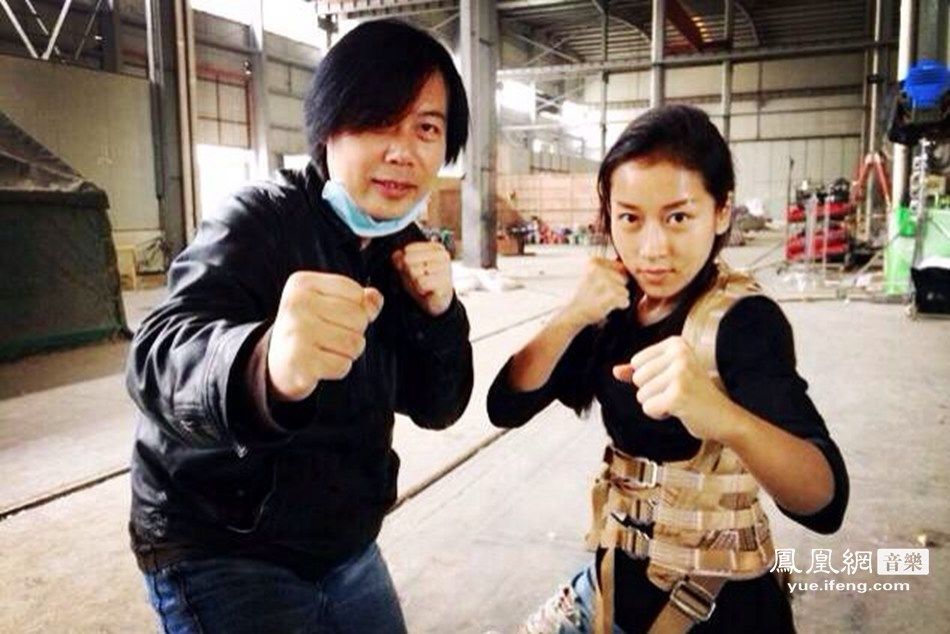 吉克隽逸影视幕后剧照曝光 铜皮铁骨尽显女打