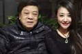 赵忠祥合影美女 倪萍：椅子那么大干嘛挤一块