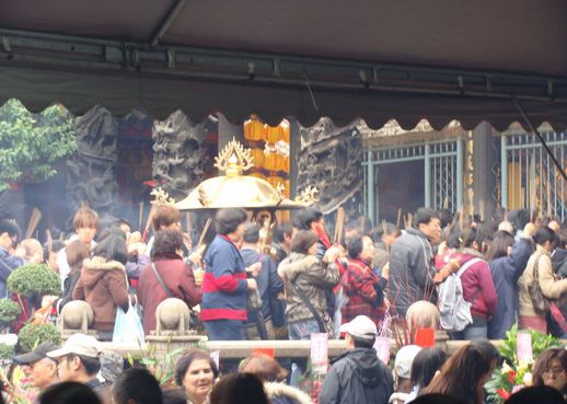 台湾人春节三大事:拜寺庙·买彩票·访亲友|台