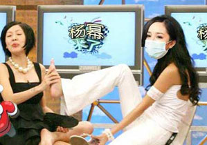 八小妹亲验：杨幂真的脚臭吗