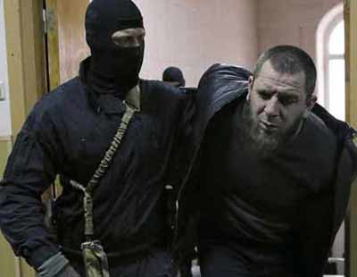 俄刺杀普京政敌嫌犯被反手押送画面曝光
