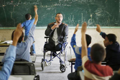 加沙的无腿老师