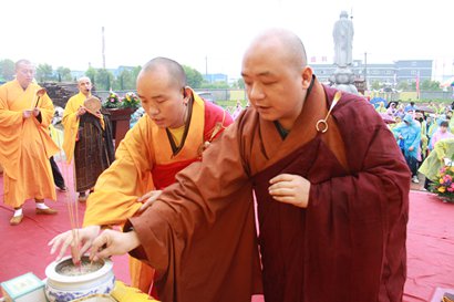 大冶市阳新县佛协会长,石壁禅寺方丈证道大和尚,目莲寺住持文慧法师