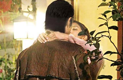 郑嘉颖与小20岁绯闻女友拍吻戏  