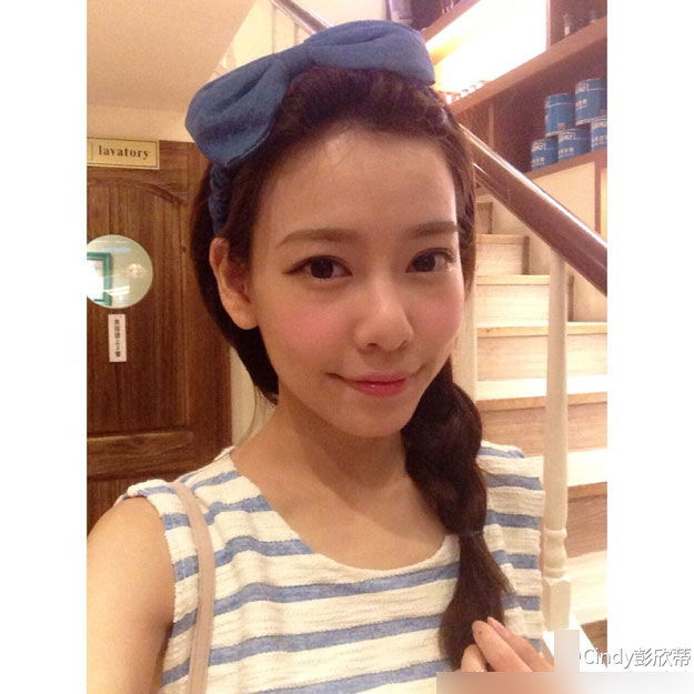 台湾嫩模杨又颖家中自杀 生前私照清纯俏皮[高