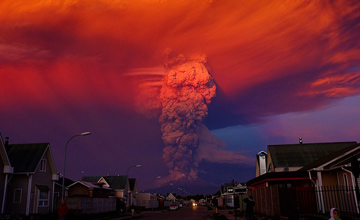 沉寂半个世纪的火山喷发瞬间