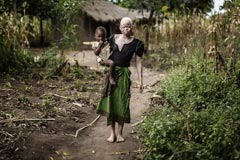 被军警保护起来防止被猎杀的人