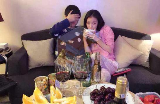 倪妮疑似与李宇春亲密照曝光(图)|倪妮|李宇春_凤凰娱乐